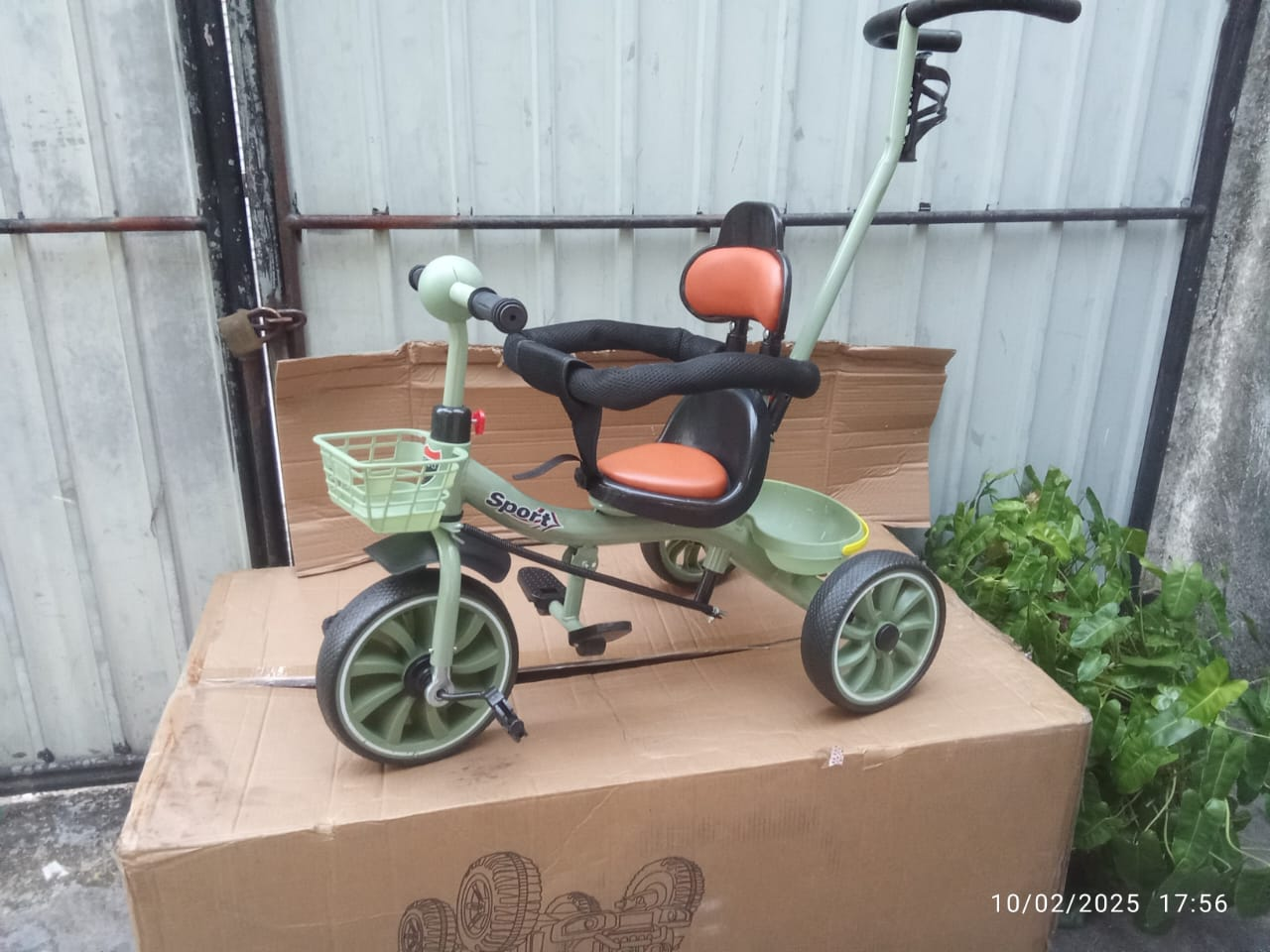 Tricycle with Handle 931